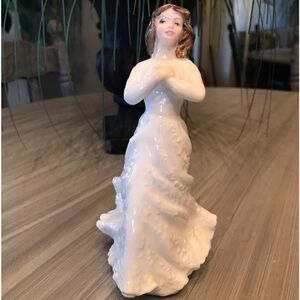 ROYAL DOULTON "FORGET-ME-NOT" PORCELAIN FIGURINE HN3388 ENGLAND.